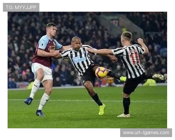 纽卡斯尔联2-1战胜伯恩利，主场优势成关键因素