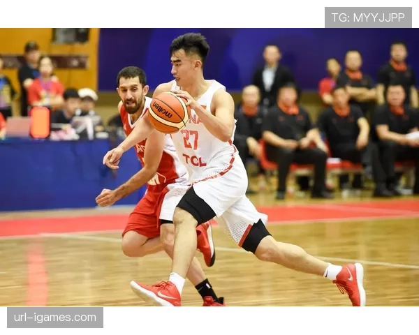 季前赛内部教学赛：王牌队内分组对抗，蓝队凭借更高效的侧翼突击取胜